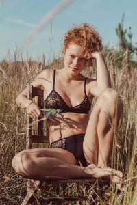 Absolu-Rhéa-Slip in Schwarz mit Blumenmuster