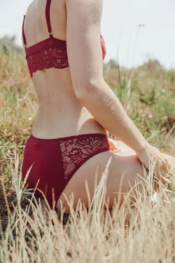 Absolu-Rhéa-Slip mit bordeauxfarbenem Blumenmuster
