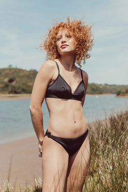 Absolu-Junon-Slip mit Druckknöpfen in Schwarz